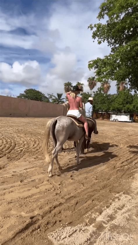 britney spears topless horseback riding|Britney Spears goes topless on guided group horseback ride in。